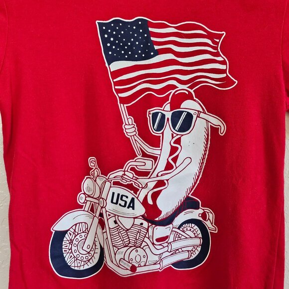 Kids Red City Streets T-Shirt Hot Dog On Motorcycle USA Flag Graphic S 8 - Picture 3 of 4